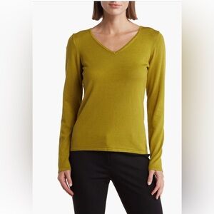 NWT Tahari Women’s Chartreuse V-Neck Knit Sweater XS